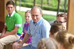 Президент России накануне прилетел в Крым