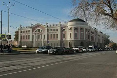 Баню «Бодрость» на Куйбышева начали разбирать вручную