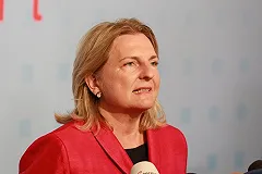 Глава МИД Австрии отменила визит в Россию из-за шпионского скандала