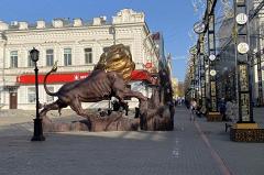 Екатеринбуржцы создали петицию против гигантского льва с золотыми яйцами в центре города