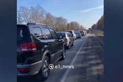 На свердловской трассе образовалась километровая пробка из-за дорожных работ