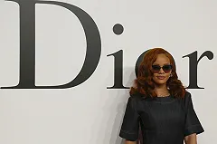 Феминисток возмутил клип Рианны с пытками обнаженной женщины