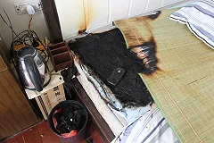 Новгородская школьница погибла из-за удара током от заряжающегося телефона