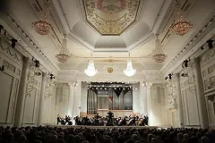 Депутат Госдумы возмутился скупкой квартир Свердловской филармонией