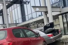 В центре Екатеринбурга BMW вылетел на тротуар