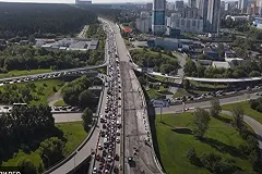 Куйвашев удивился отсутствию рабочих на Луганской, где из-за ремонта образовались огромные пробки