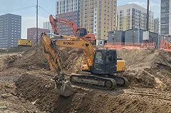 В Екатеринбурге мужчину убило ударом ковша экскаватора