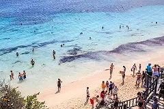 Турпоток из РФ за границу показал рекордное за 18 лет падение