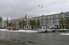 Трамваи встали на проспекте Космонавтов из-за сломавшегося троллейбуса