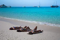 Спрос на путевки за границу вырос на 30−50%