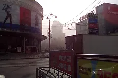 На улице Вайнера рядом с «Гринвичем» горит дом. «Люди из дома выбрасывают вещи»