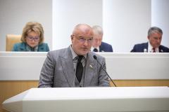 Сенатор Клишас призвал жестко подавить протест в Екатеринбурге