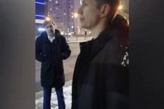 В Екатеринбурге пассажир набросился на водителя такси, а потом угнал его машину