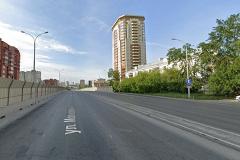 На одной из главных улиц Екатеринбурга сняли асфальт