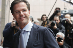 Вломившихся в дом дипломата РФ полицейских не накажут