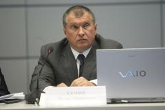 «Ведомости» узнали о решении Путина отказать «Роснефти» в средствах ФНБ