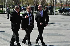 Сын Жириновского хочет встретиться с матерью девочки, родившейся без рук