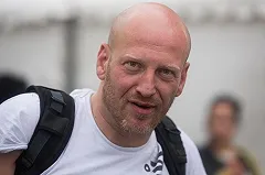 Назвавшего русских «нацией без мозгов» музыканта не пустили в клубы Москвы