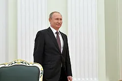 Песков опроверг слова Пономарева об инциденте с вертолетом Путина