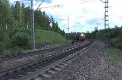 В Свердловской области грузовой поезд сбил 26-летнего парня
