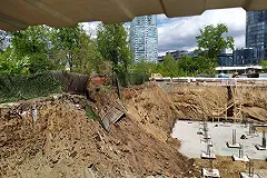 На стройке в центре Екатеринбурга обрушилась земля