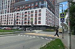 Пешеходный переход по новым технологиям установили на улице Мельникова в Екатеринбурге