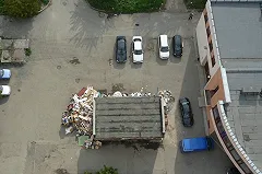 На Юго-Западе Екатеринбурга юноша выбросился из окна