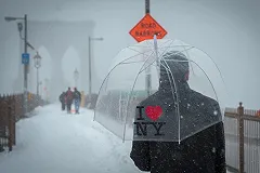 Число жертв снежного шторма в США выросло до 18