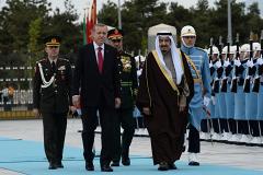 Эрдоган встретил короля Саудовской Аравии русским маршем