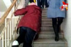 На Урале пенсионерке с переломом ноги пришлось ползти в травмпункт на 2-й этаж