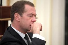 СМИ объяснили отказ Медведева от поездок в регионы фильмом Навального