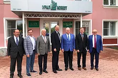 После выпуска партии асбеста с портретом Трампа «Ураласбест» посетил консул США