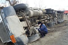 На трассе Каменск-Уральский-Багаряк опрокинулся грузовик