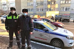В Екатеринбурге сотрудники ГИБДД нашли потерявшегося ребенка