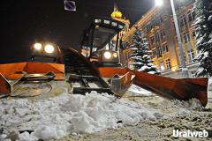 Благоустроители активно очищают Екатеринбург от снега