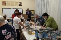 Окопные свечи учат делать православные волонтеры на Южном Урале