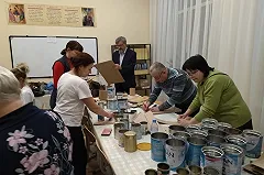 Окопные свечи учат делать православные волонтеры на Южном Урале