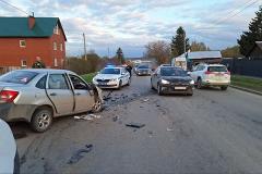 Пострадали четыре человека: в Екатеринбурге Lada выехала на встречку и устроила аварию