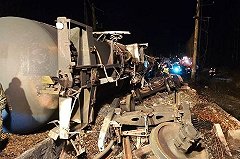 На границе Свердловской области и Пермского края загорелся грузовой поезд