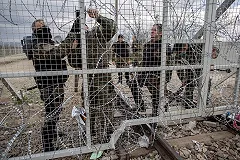 Одни и те же эксперты одновременно выступали в прямых эфирах Первого и НТВ