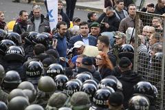 Песков прокомментировал начавшиеся в Киеве столкновения