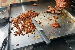 Общепит Екатеринбурга захватили «нелегалы» с грязными руками