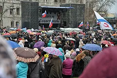 Дозвонившийся в эфир украинского ТВ зритель рассказал о завидной жизни в Крыму