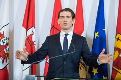 Канцлер Австрии предложил поэтапно снять санкции с России