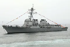 Эсминец США демонстративно прошел у главной базы ВМФ РФ во Владивостоке