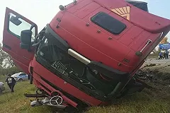 Водитель легковушки, уходя от погони полиции, устроил ДТП, в котором погибли 5 человек