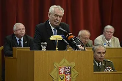 Президент Чехии призвал к референдуму за выход из ЕС и НАТО