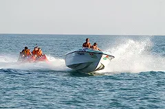 Катавшийся на тюбинге по Каме юноша погиб, врезавшись в грузовое судно