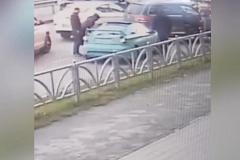 В Екатеринбурге трое неизвестных избили водителя