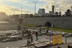 В Историческом сквере Екатеринбурга вновь перекладывают плитку